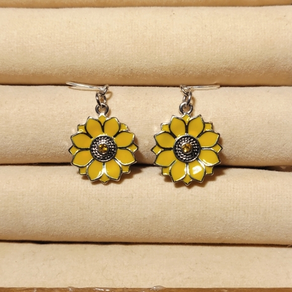 Handmade Sunflower Dangle Earrings - Picture 4 of 4